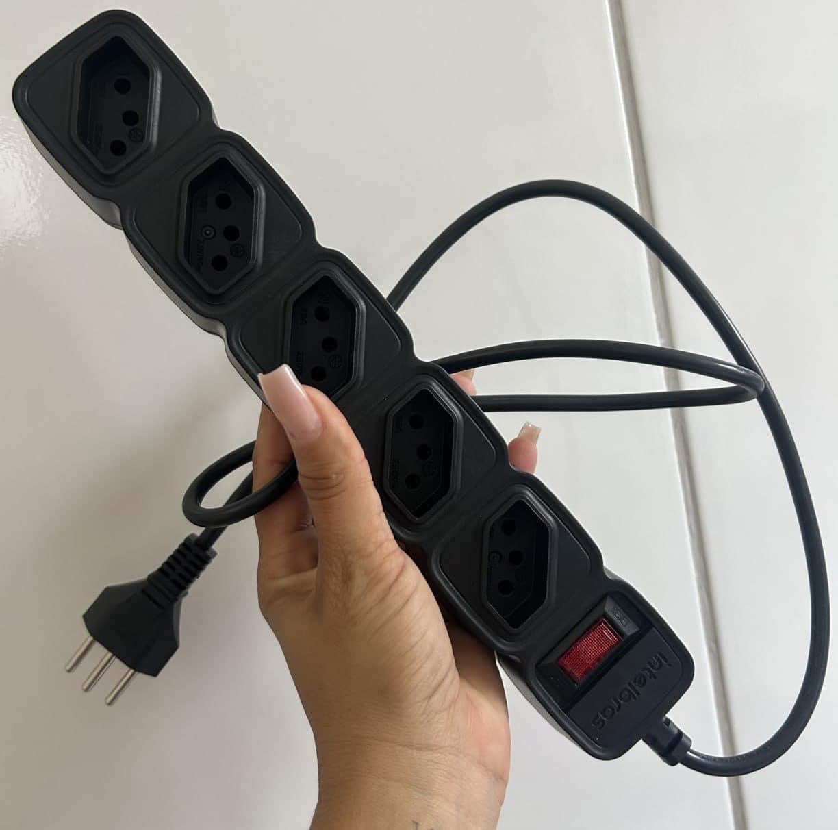 Protetor Eletrônico Filtro de Linha com 5 tomadas EPE 205 Preto Intelbras