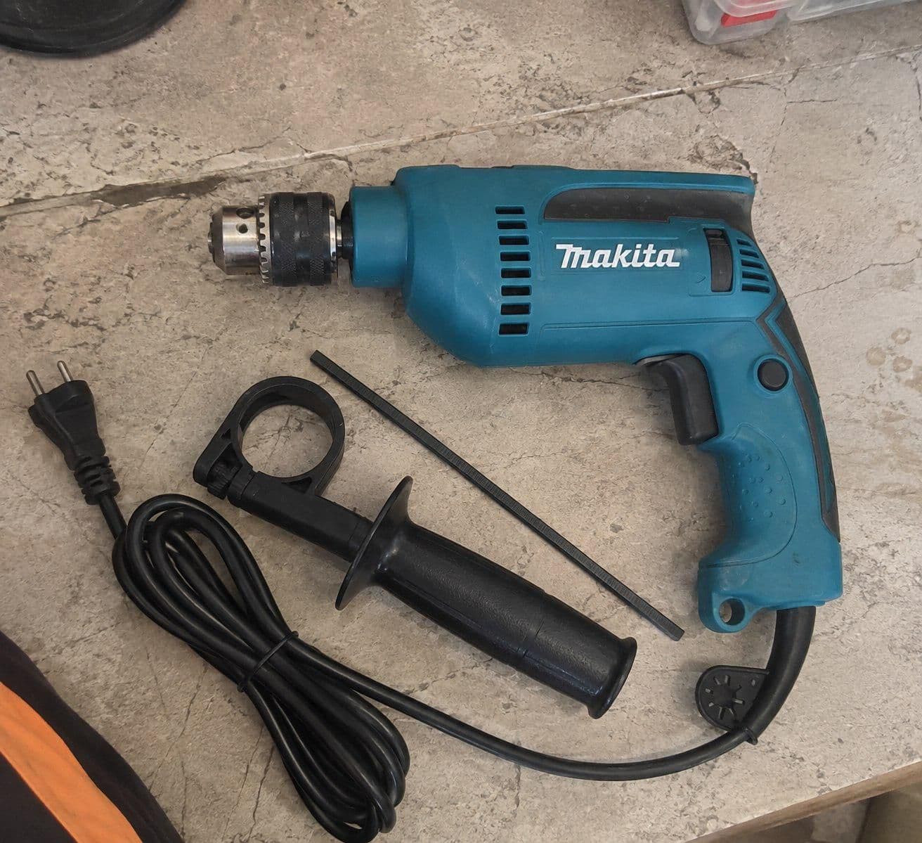 Furadeira de Impacto Makita 220V 760W HP1640 Azul-turquesa